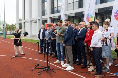 Zdjęcie z konferencji prasowej zapowiadającej Puchar Świata w siatkówce plażowej w Rzeszowie. Fot. Grzegorz Bukała UMRz